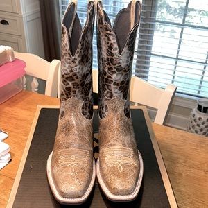 Brand New Ariat Womens Cowboy Boots Size 10